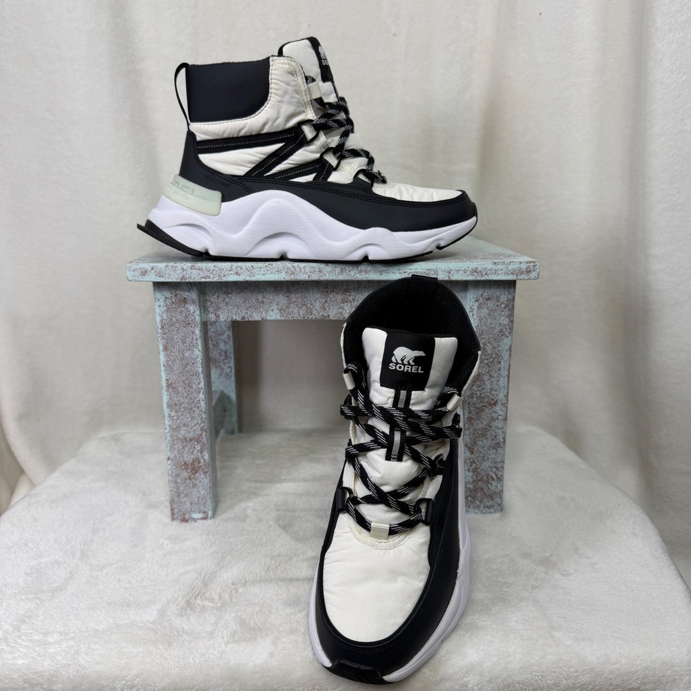 NWT Sorel Women's Kinetic Rnegd Sport Boot Women Size 9 White Black Waterproof